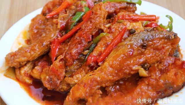 草鱼|红烧鱼块的家常做法,鱼块外酥里嫩,酱香入味,比饭店的还好吃