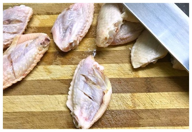 鸡翅最过瘾的做法,简单方便,无需油炸,吃起来更健康