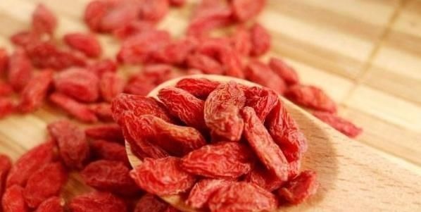 人参汤|晚上吃枸杞,胜过人参汤?牢记2个原则,发挥枸杞最大功效!