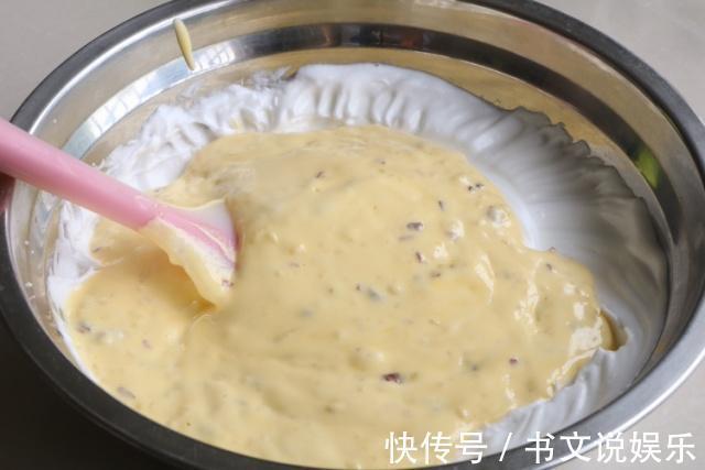 剩米饭也能做蛋糕加鸡蛋一起打发，口感软糯还有营养