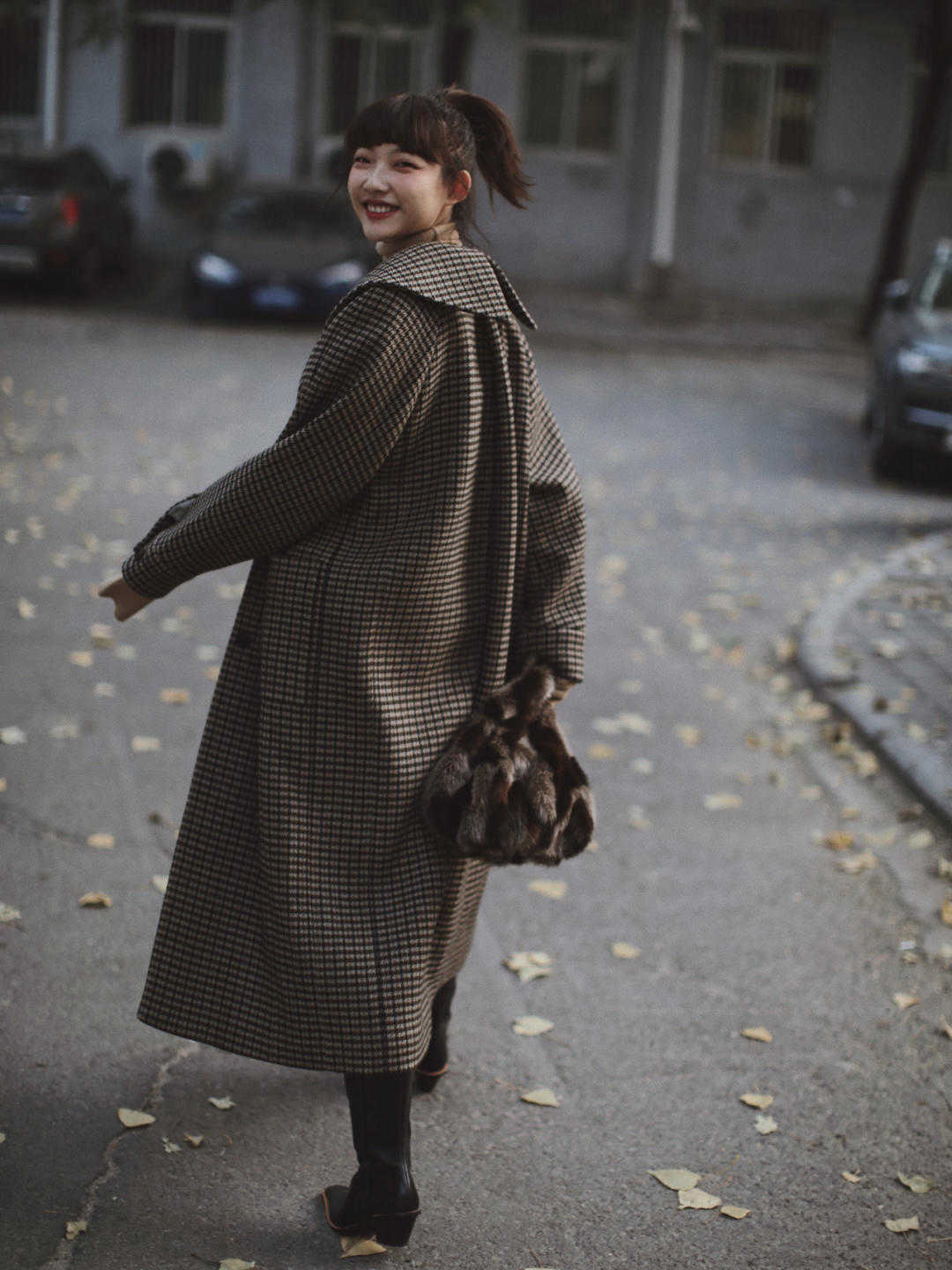 长筒靴|有品味的女人都穿什么大衣?看完潮人示范你就知道了,百搭还显瘦