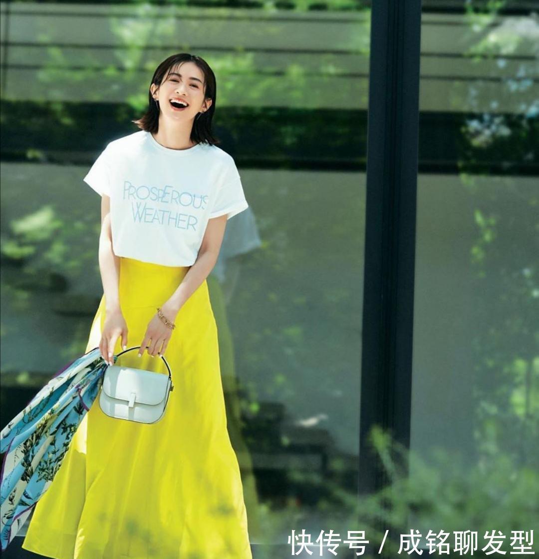 年过四十更要穿出“品位”,分享几组简约的夏日穿搭,时尚又减龄