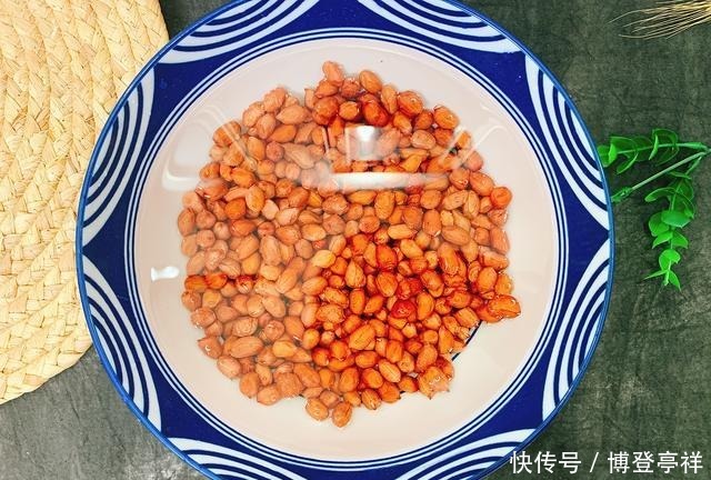 炸出来的花生米|炸花生米时,不要直接炸,多加一步,花生酥脆,放一周都不返潮