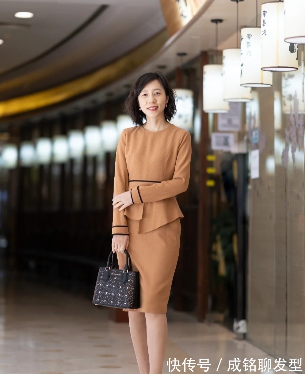 穿衣|被这些妈妈的穿搭圈粉!简约时尚不做作,精致优雅又显年轻