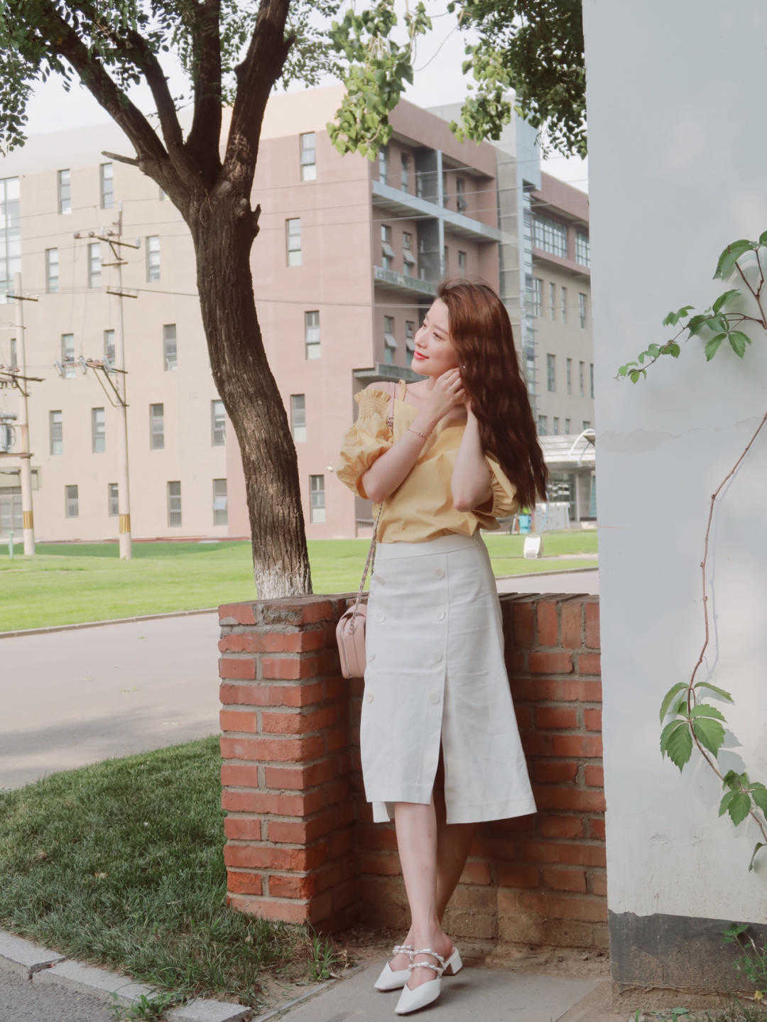 气质感|穿一字肩也可以很出众,搭配牛仔裤简约甜美,还提升气质感