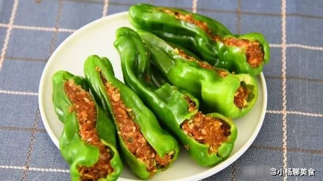 青椒别再炒肉了？换一种新做法，开胃下饭，燃烧脂肪，血管通畅了