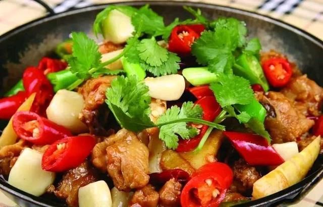 猪鼻|美食看点:豉油鲜虾韭菜丸,干锅鸡,爆炒猪鼻,农家小炒肉的做法