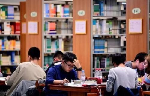 最容易被淘汰的三类大学生，“毕业即失业”，名牌大学也不好使