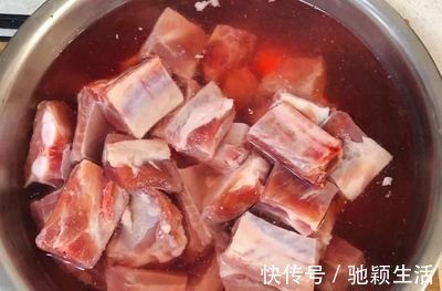 浮沫|炖排骨,直接焯水就错了!大厨再加一步,肉质软烂无腥味,真香