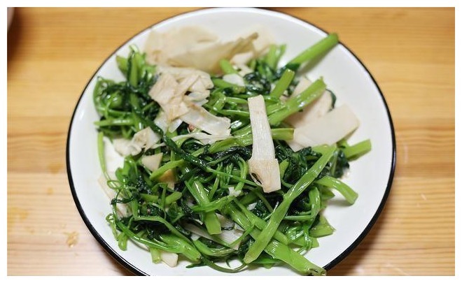 闺蜜出差到我家里玩，我特意下厨做了一桌菜，饭后她都不想走了！