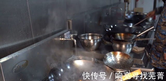 |吉安大哥自创美食，灵感是个笑话，研究2年才卖，68元一份真贵！