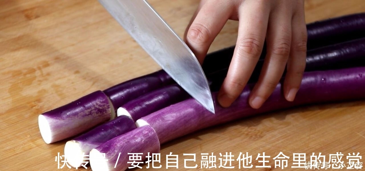 茄子|茄子别再炒着吃了，教你一种新做法，比大鱼大肉香，做三根不够吃