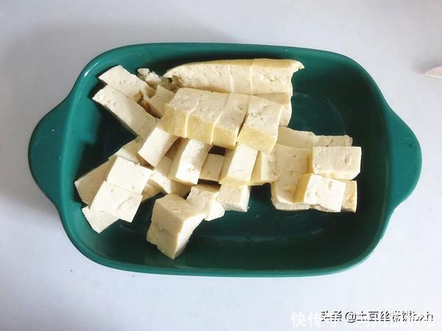 老两口的晚餐,两道小菜,不精致但温暖,网友:这么吃真好,点赞