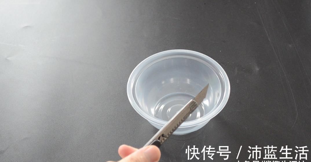 废物|圆形打包盒别扔了, 改造一下, 放在卫生间里有大用处, 省钱又实用
