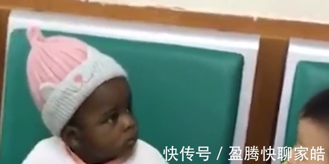 打针|山东男童医院打针偶遇非洲宝宝，俩娃对视后当场看懵，网友笑翻了