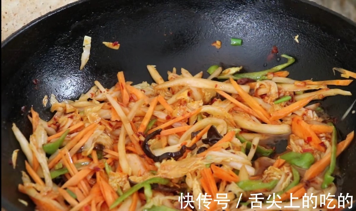 白菜最过瘾的吃法,不煮不炖不凉拌,学会这种做法,比吃肉还香