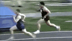 |搞笑GIF:有一个胖胖的女友,跷跷板都是无可奈何