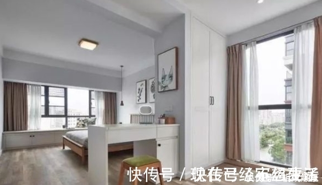 空间|参观闺蜜的98㎡小三居,衣帽间的布置很高级,打开柜门后让我心动