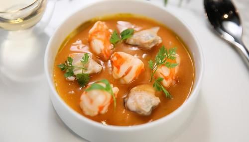  用来|入冬后，不吃玉米可惜了，2块一根，用来入菜营养美味，太馋人了