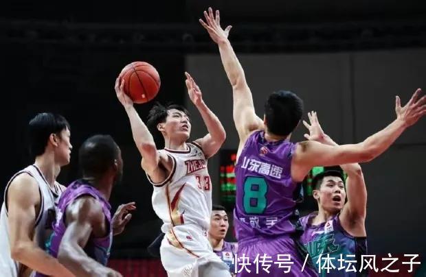 判罚|山东男篮本该成为取胜的一方,但无奈裁判抢戏,直接是输给了裁判