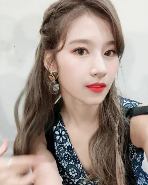 6个“显白小心机”让你气质马上UP！从穿搭、妆容入手！瞬间提亮暗沉肤色！