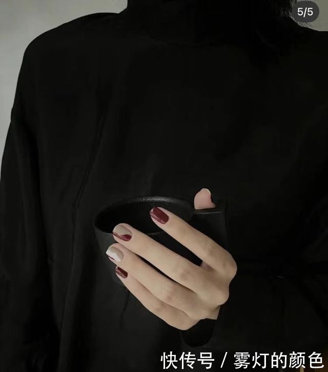 琥珀色|显白时髦,这几款美甲新年做起来,超出众