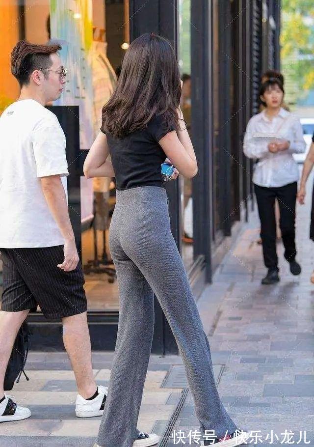 小格格 黑色短袖搭配灰色打底裤,时尚高雅,提升整体的颜值