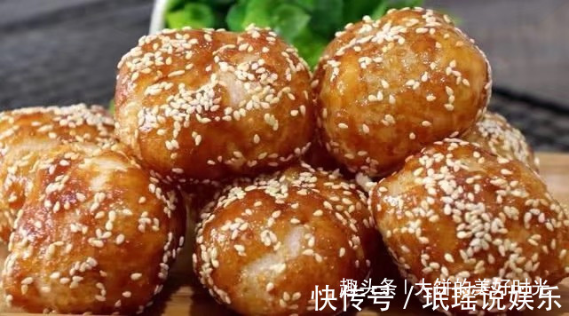 红糖|早餐做家人爱吃的丸子,不放面粉,5分钟出锅,外酥里软,真好吃