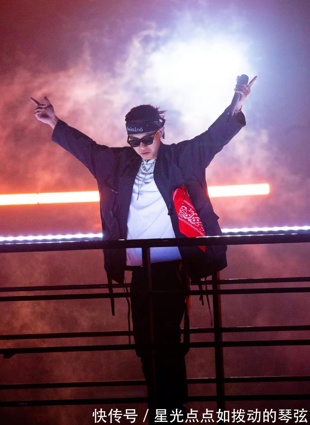 敖犬|《披荊斬棘的哥哥》第四次公演昨天錄制，黃征、敖犬疑似被淘汰