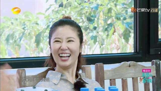 44岁林心如亲自下厨做鲍鱼干贝粥,吐槽女儿小海豚太挑食了