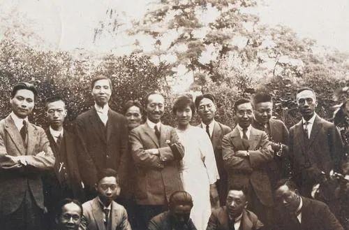 新式|傅斯年在传统与新式之间“卖书葬母”“六亲不认”|逝世70周年祭