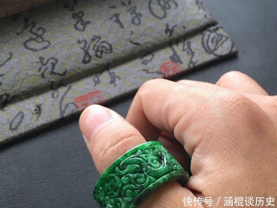 乾隆|东北医生佩戴乾隆玉扳指,专家鉴定后请求上交,他:这是祖传之物