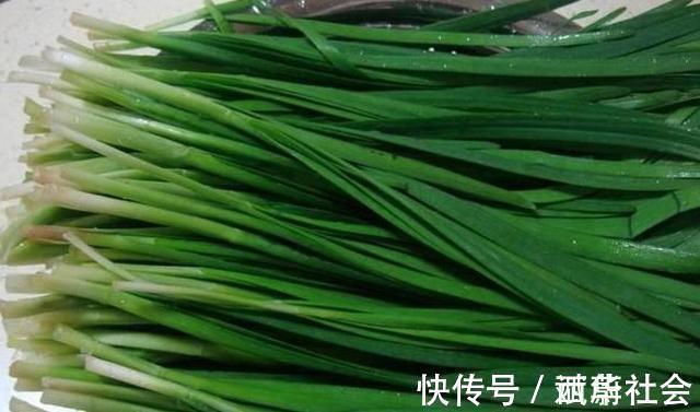 饺子|做韭菜馅饺子，韭菜不要直接拌！大厨教你一招，韭菜香嫩不出汁儿