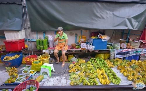 世界上最危险的市场，每天过8趟火车，却被游客当成旅游胜地