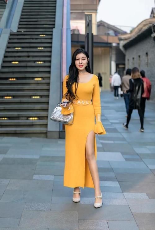 亮橙色针织裙，穿出春季拉风的美，好看有气质御女范十足