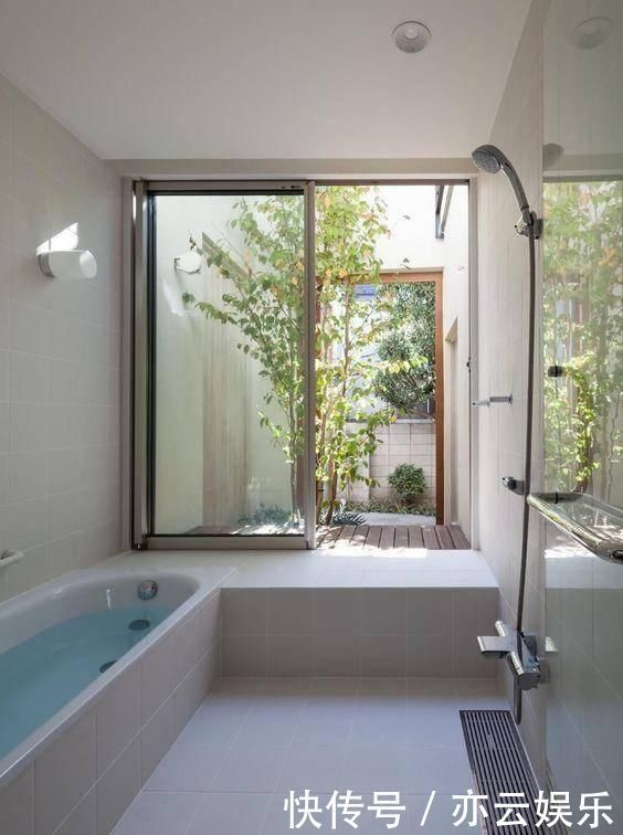 头一次见到户型不带院子,偏偏要在室内建庭院,没想到还这么漂亮