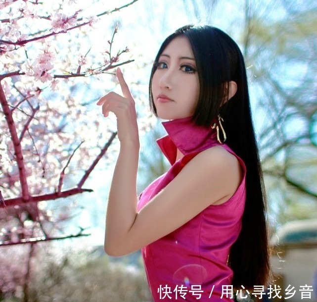 乔艾莉·波尼|海贼王女团cos来袭,到底要看脸还是看身材竟然人均比女帝更迷人