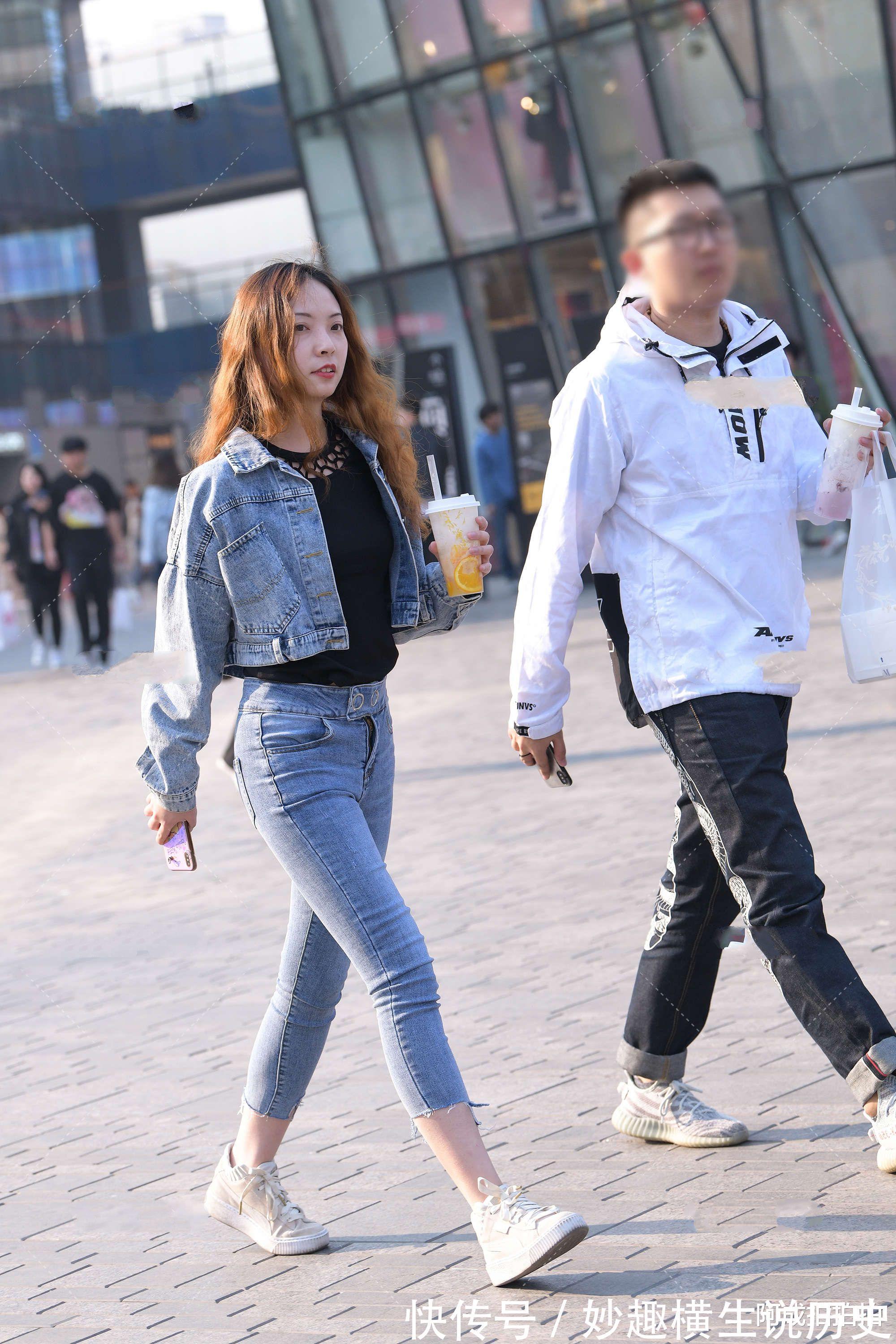 全牛仔 全牛仔穿搭酷帅潇洒,再采取叠穿方式,更显洋气摩登