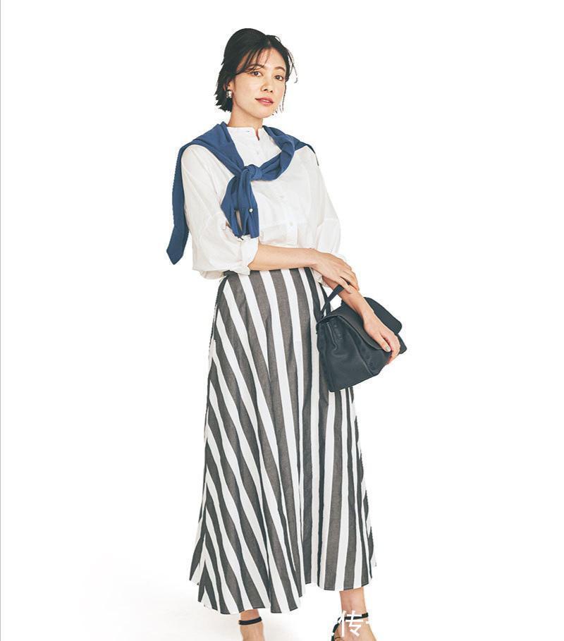 女性|天热怎么穿凉爽时尚又减龄?选择裙子准没错,40+的女性可以参考