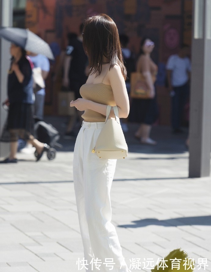 小姐姐 简单点,穿衣的方式简单点,爱美的姑娘们看这里