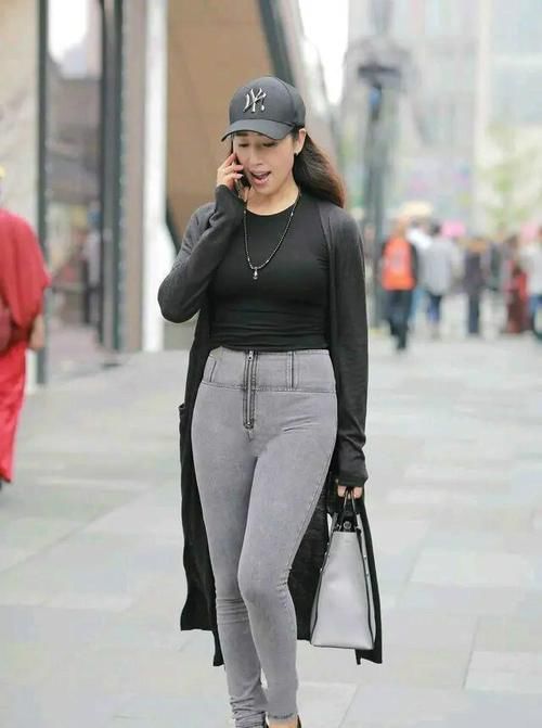 风衣|瑜伽裤穿搭干净清爽，搭配出不同风采，展现不同的时尚魅力！