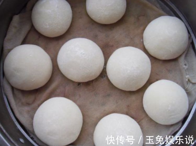 酵母|蒸馒头别再傻傻放酵母，只需加一瓶“饮料”不仅馒头更白，还更香