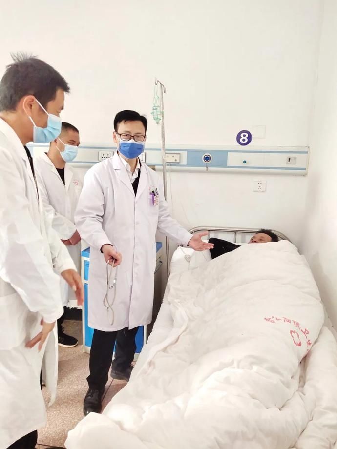 陈建华|健康呼吸 无与伦比｜医院开展慢阻肺日健康宣教活动