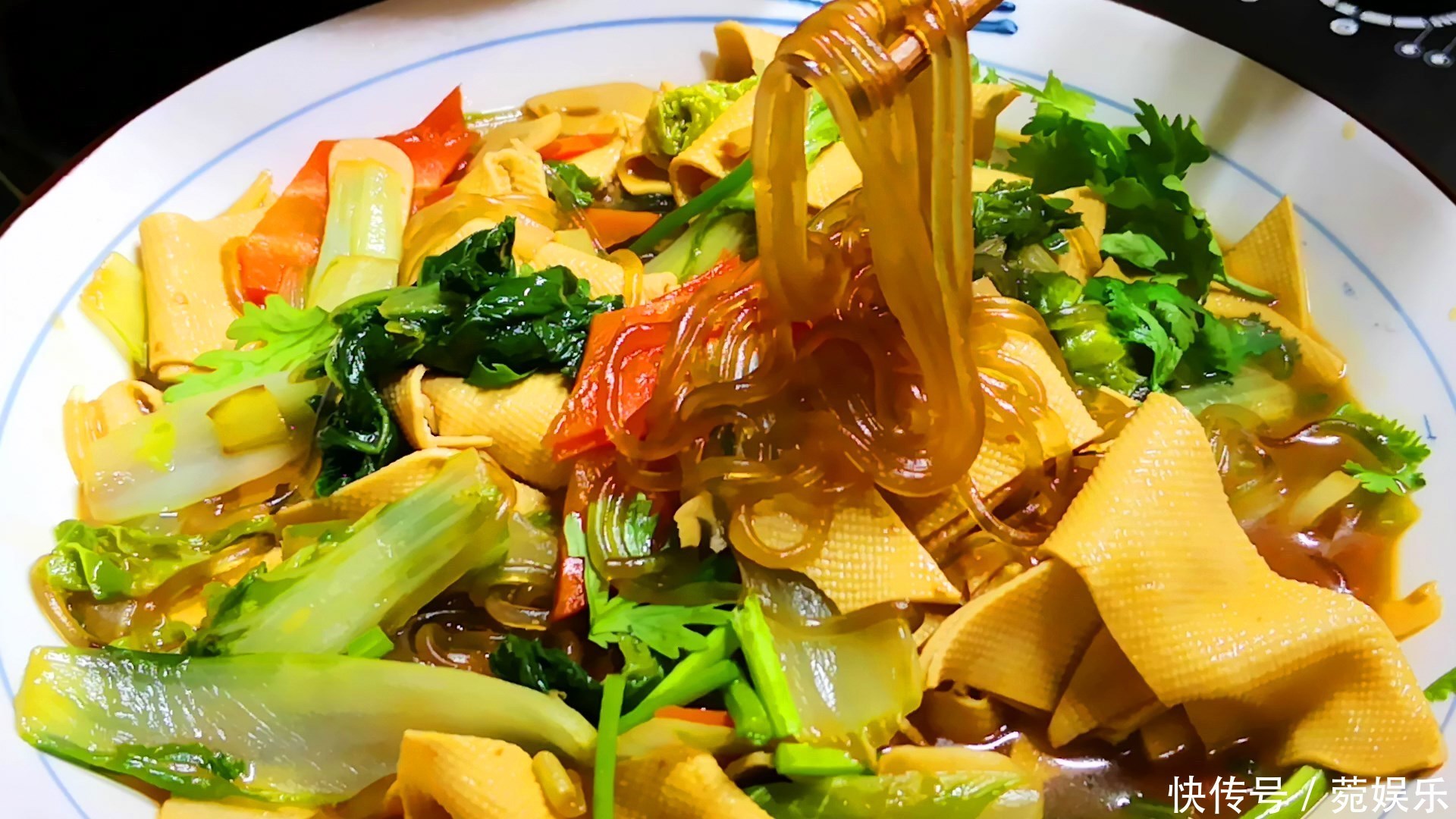 炖粉条时,多加2样食材,味道格外香,每次上桌汤都不剩下,香!