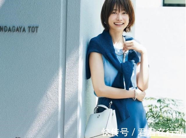 素色 懂穿衣,更优雅,日本太太的素色搭配,色彩对比浓烈,穿搭更吸睛!