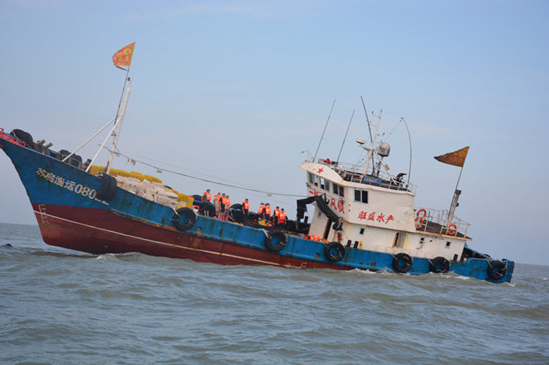 船员|长江口北槽航道一渔船搁浅10人遇险 ，东海救助局火速救援