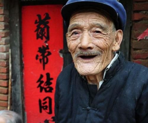 骨骼|人过55岁后，走路快的人与走路慢的人，哪种更健康呢？建议了解下