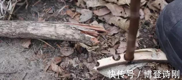 刀柄|网友用牛腿骨制作一把刀, 你觉得这把刀够格吗