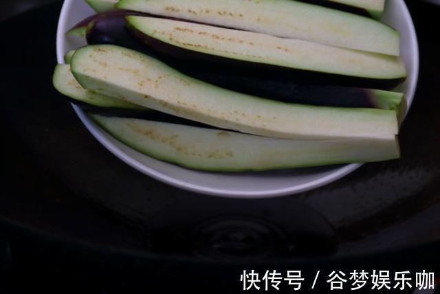 下饭|长豆角烧茄子最好吃的家常做法,软烂入味,非常下饭