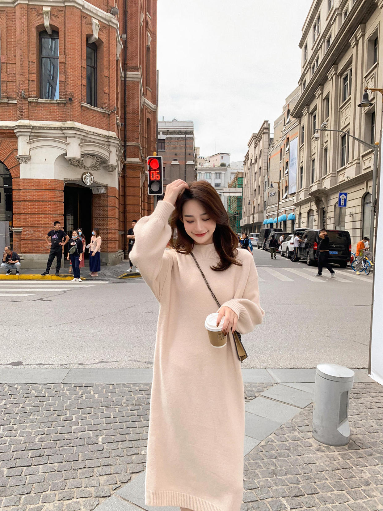 造型|今年也流行针织连衣裙,这几位时髦精都在穿,提升气质又温暖优雅